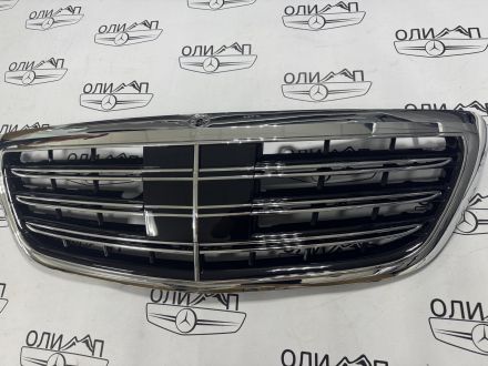 Решетка радиатора AMG 63 на Mercedes S class W222 рестайлинг камера хром